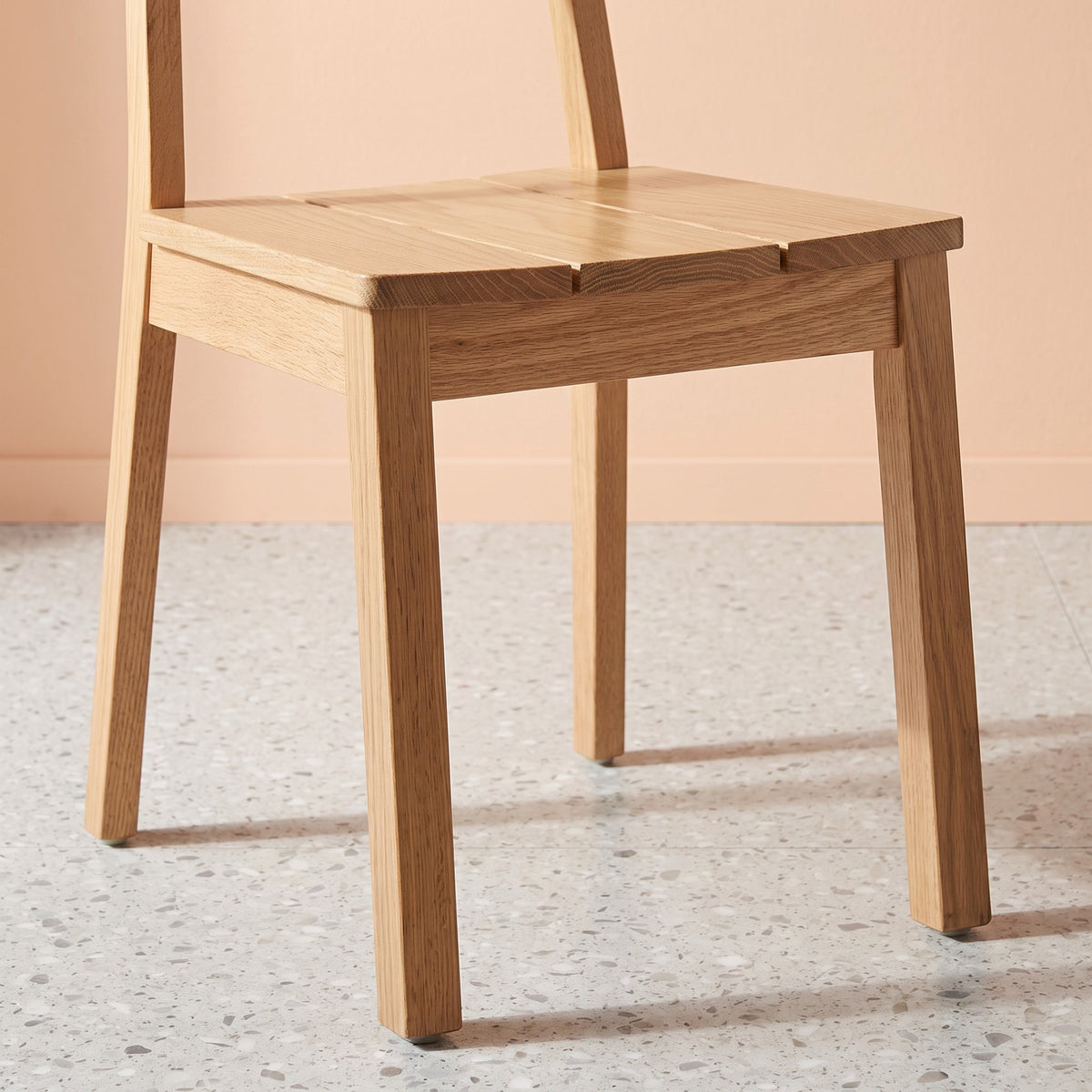 Holzstuhl Amalia H – Detailansicht Gestell