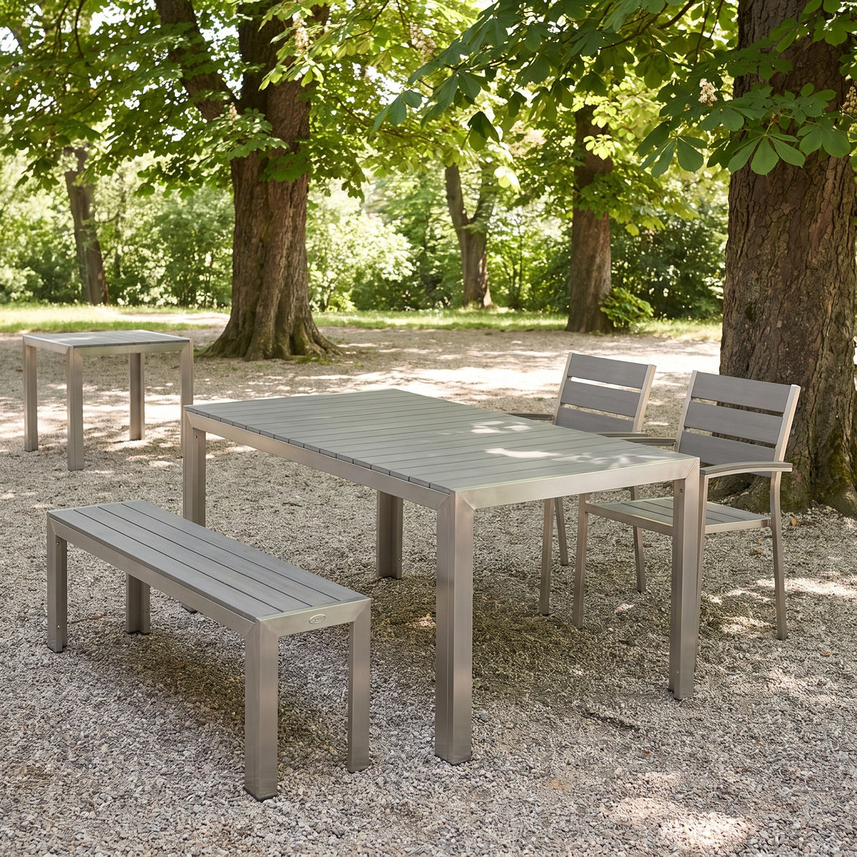 Gartenbank, Sinon grau – Einsatzbeispiel am Tag