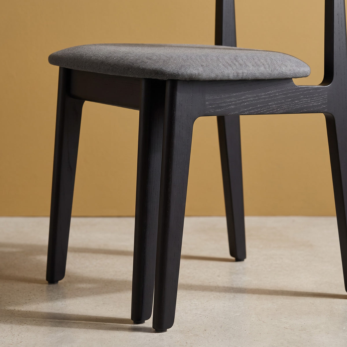 Designstuhl Fine – Detailansicht Gestell