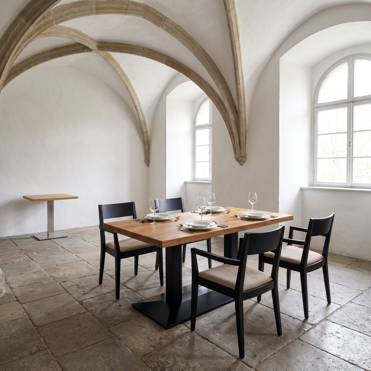 Restaurantstuhl Mariella AL – Einsatzbeispiel am Tag