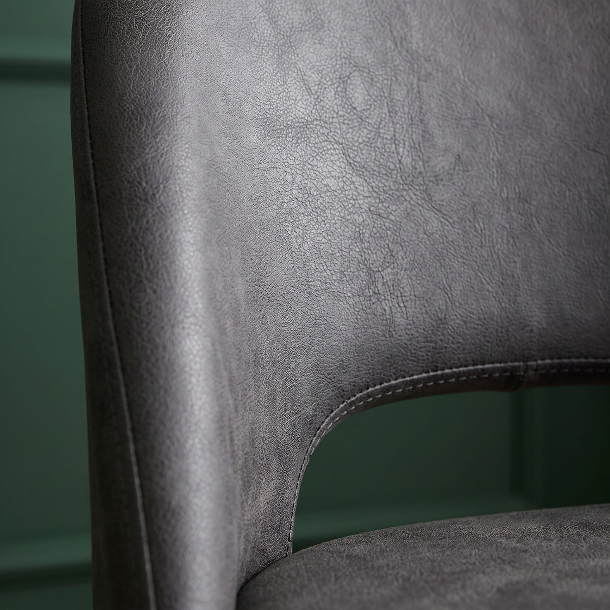 Polsterstuhl Newport Kunstleder Grau – Detailansicht Material