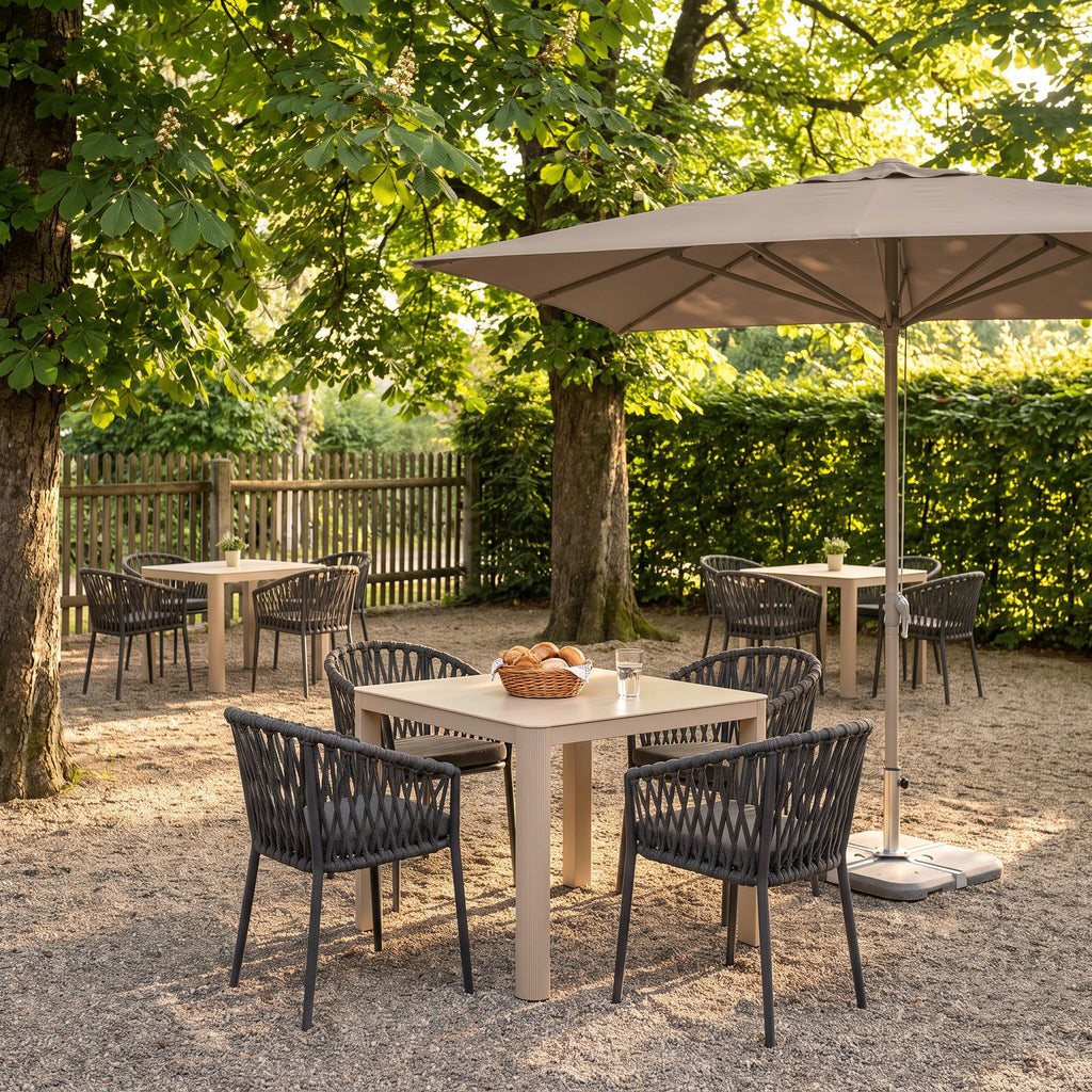Terrassenstuhl Dione – Einsatzbeispiel Restaurantterrasse