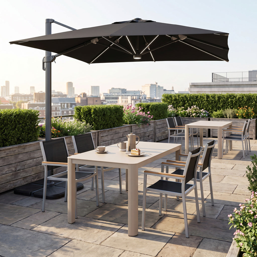 Terrassenstuhl Eris schwarz – Einsatzbeispiel Hotelterrasse