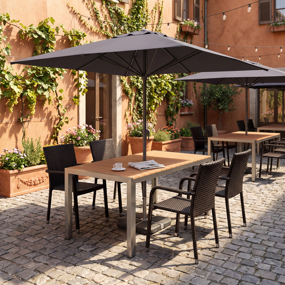 Terrassenstuhl Hektor seagrass – Einsatzbeispiel Restaurantterrasse