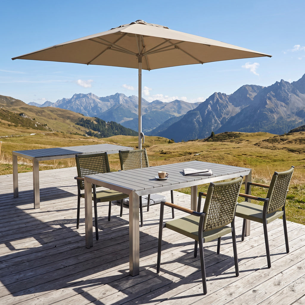 Terrassenstuhl Helios Anthrazit – Einsatzbeispiel Hotelterrasse