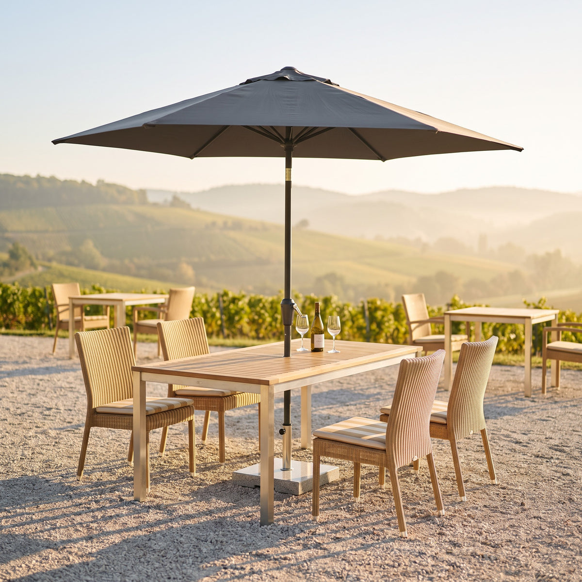 Terrassenstuhl Juno sereno – Einsatzbeispiel Hotelterrasse