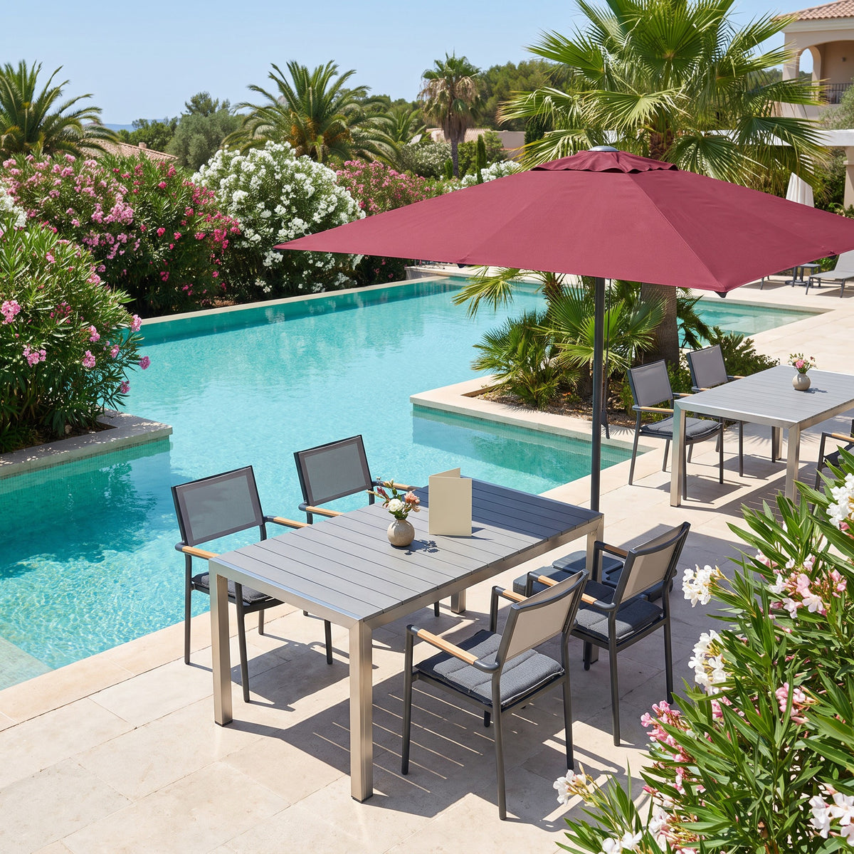 Terrassenstuhl Kronos Anthrazit – Einsatzbeispiel Hotelterrasse