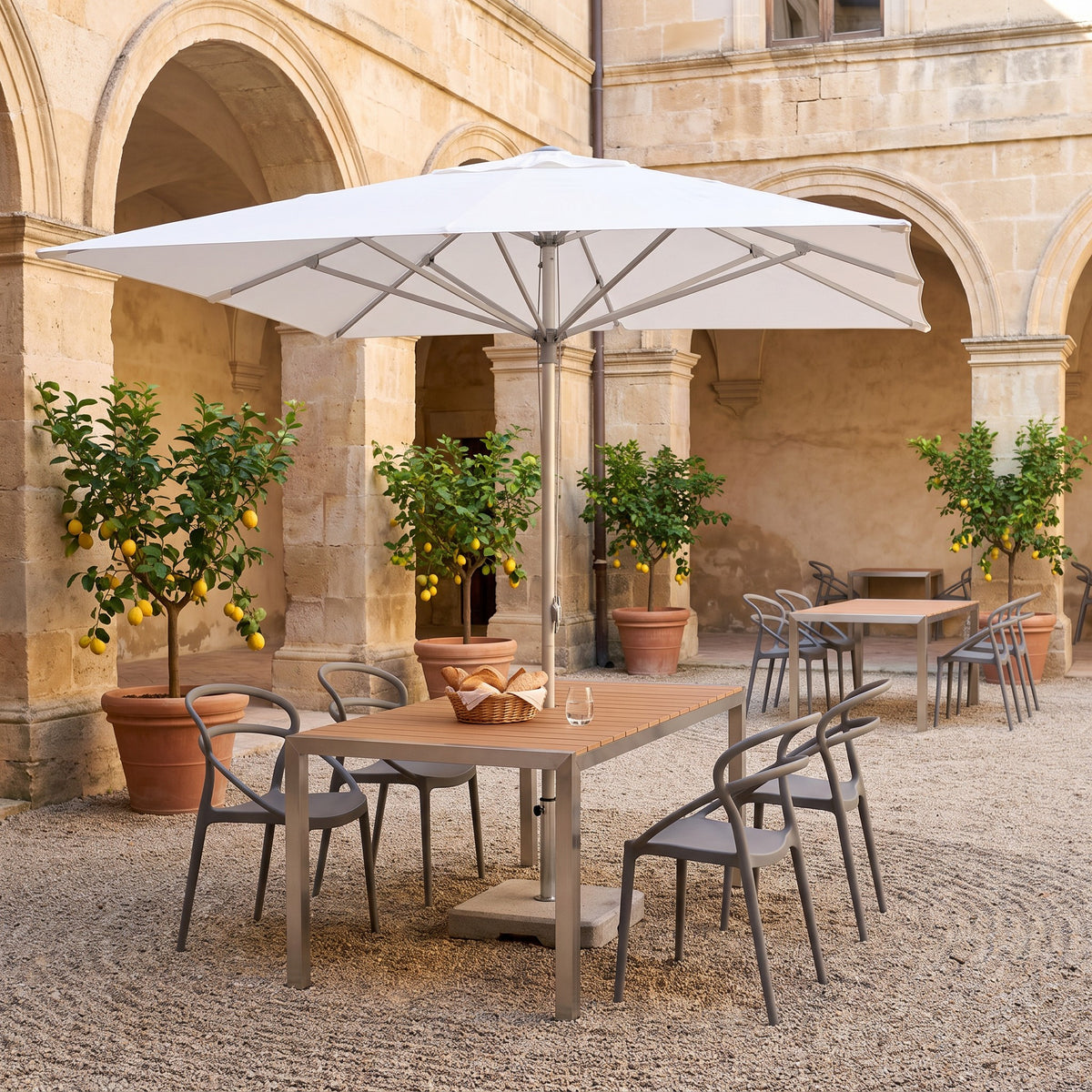 Terrassenstuhl Lena – Einsatzbeispiel Hotelterrasse