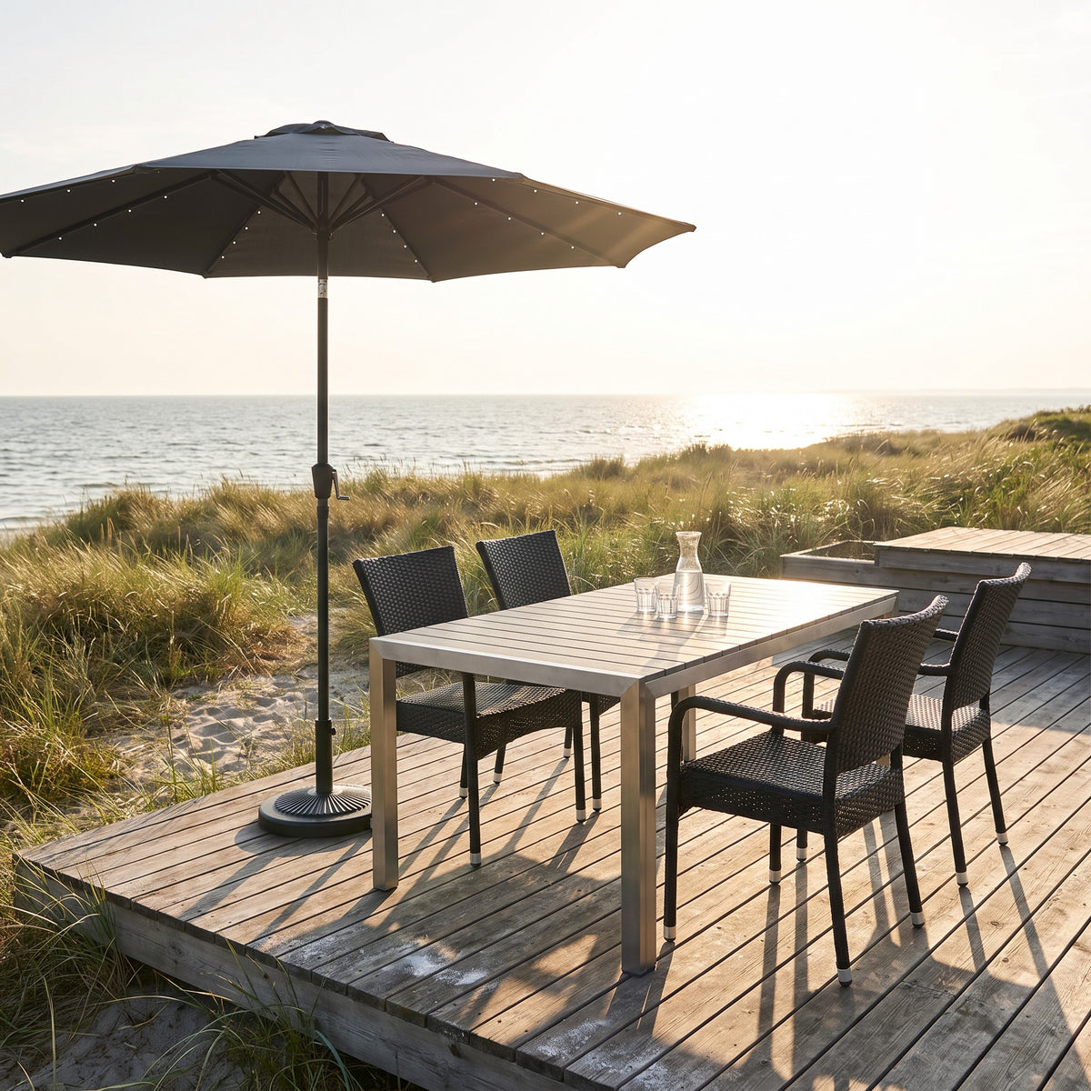 Terrassenstuhl Magnum schwarz – Einsatzbeispiel Hotelterrasse