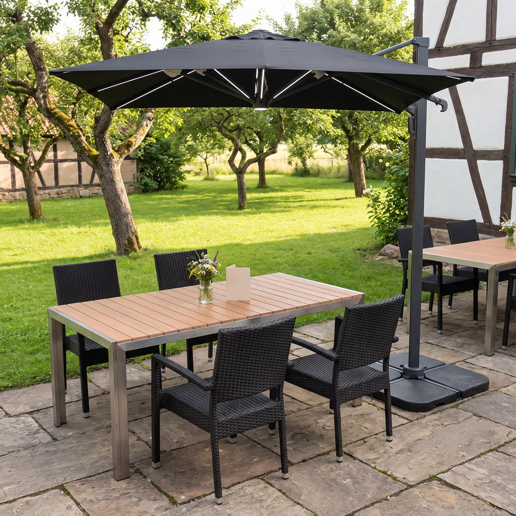 Terrassenstuhl Moon schwarz – Einsatzbeispiel Restaurantterrasse