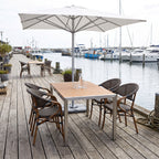 Terrassenstuhl Nassau Beigebraun – Einsatzbeispiel Restaurantterrasse