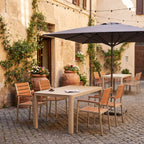 Terrassenstuhl Nestor Teak – Einsatzbeispiel Restaurantterrasse