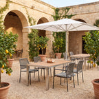 Terrassenstuhl Pallas anthrazit – Einsatzbeispiel Hotelterrasse
