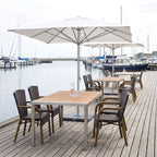 Terrassenstuhl Spring de Luxe mocca – Einsatzbeispiel Restaurantterrasse