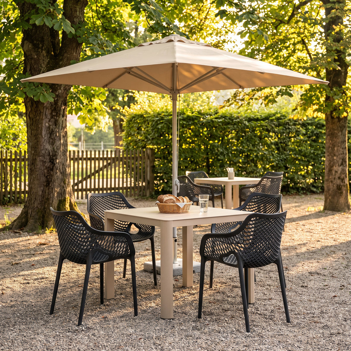 Terrassenstuhl Tina – Einsatzbeispiel Restaurantterrasse